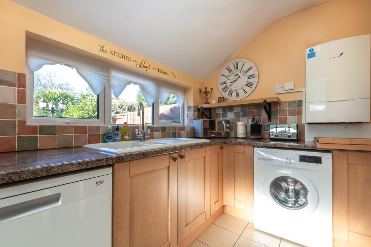 Cheerful 3-Bedroom Douglas House With Patio Southampton Exterior foto